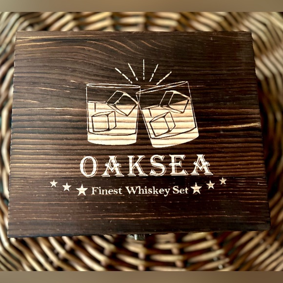 NWT Fine Whiskey / Gift Set / OakSea / 2 Glasses / 8 Stone Cubes - Picture 7 of 7
